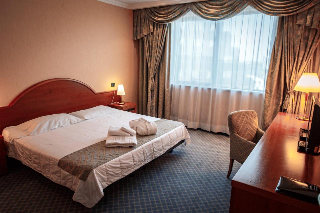 River Palace Hotel Atyraū Exteriér fotografie