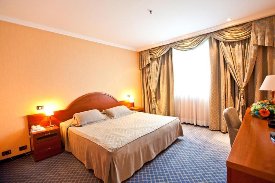 River Palace Hotel Atyraū Exteriér fotografie
